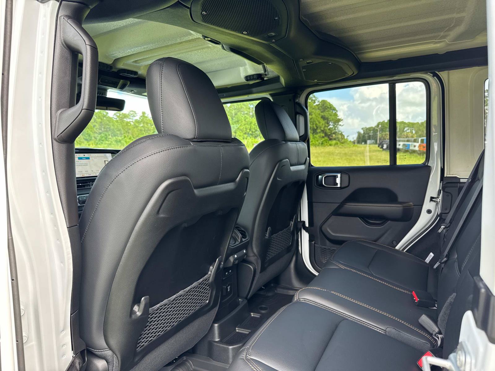 New 2025 Jeep Wrangler Unlimited Sahara AWD/4WD image 15