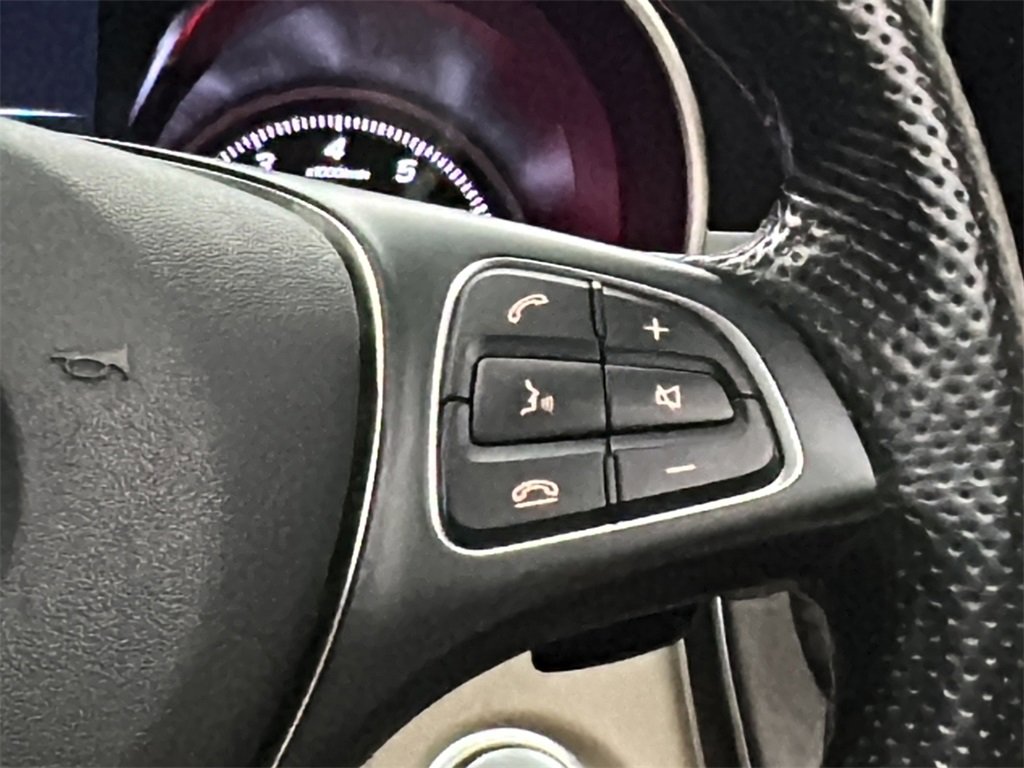 Used 2019 Mercedes-Benz GLC 300 4MATIC image 24