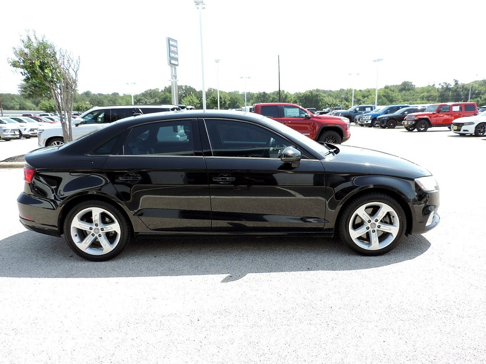 Used 2018 Audi A3 2.0T Premium w/ Convenience Package FWD image 4