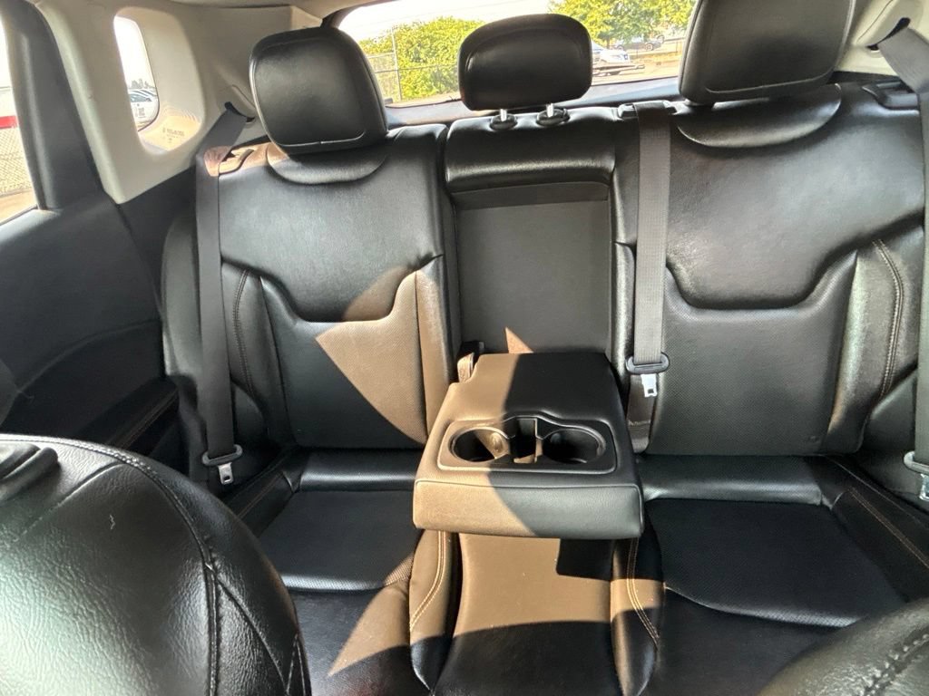 Used 2018 Jeep Compass Limited FWD image 32