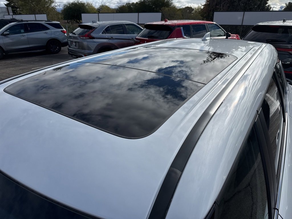 New 2025 Mitsubishi Outlander SE image 9