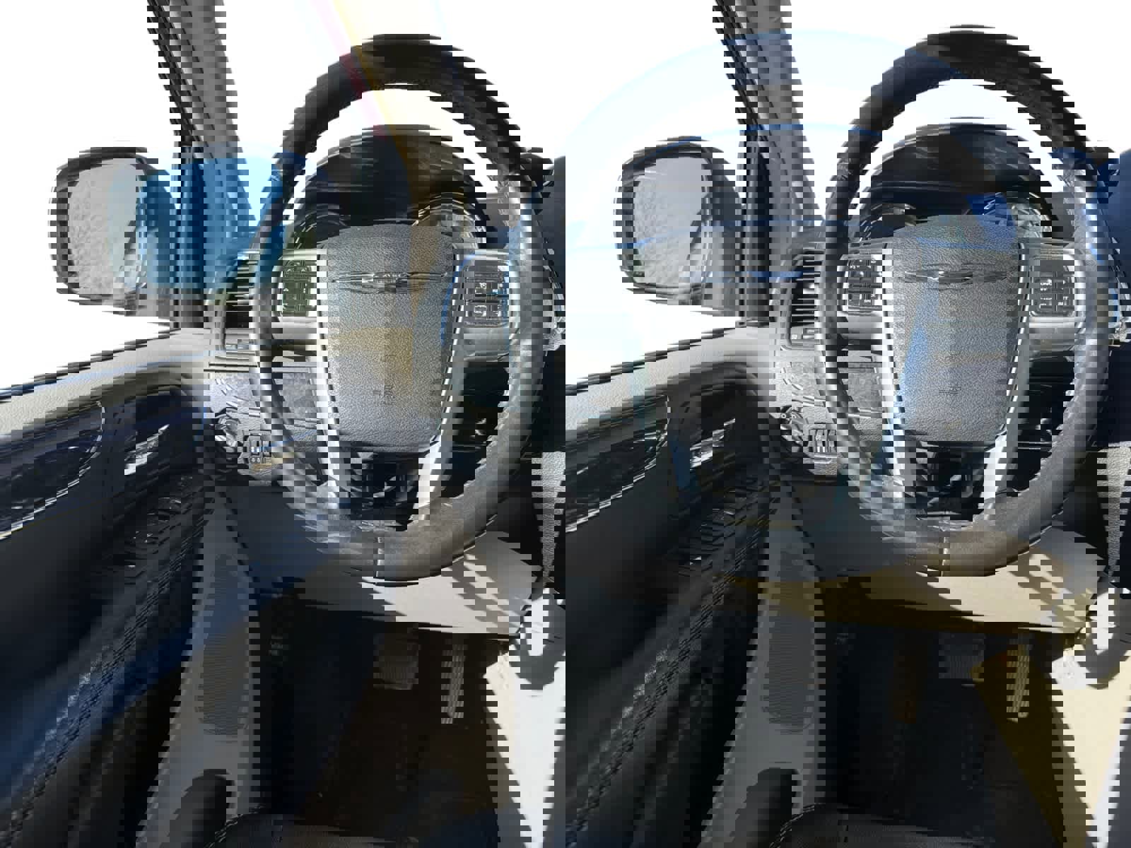 Used 2013 Chrysler Town & Country Touring image 10