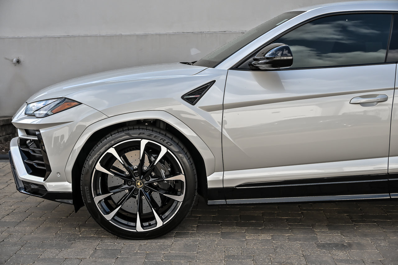 Used 2022 Lamborghini Urus AWD/4WD image 12