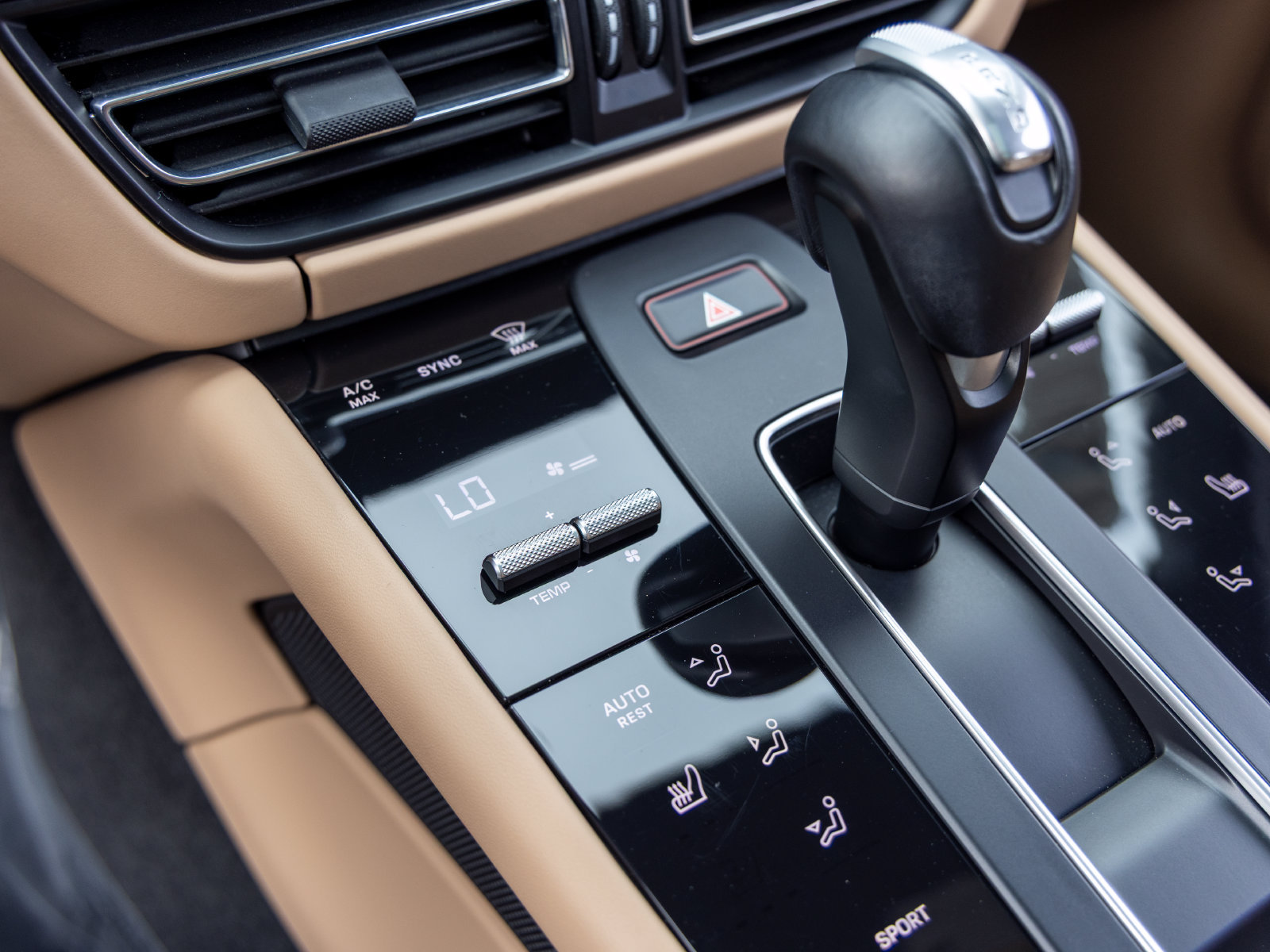 Used 2024 Porsche Macan AWD/4WD image 44