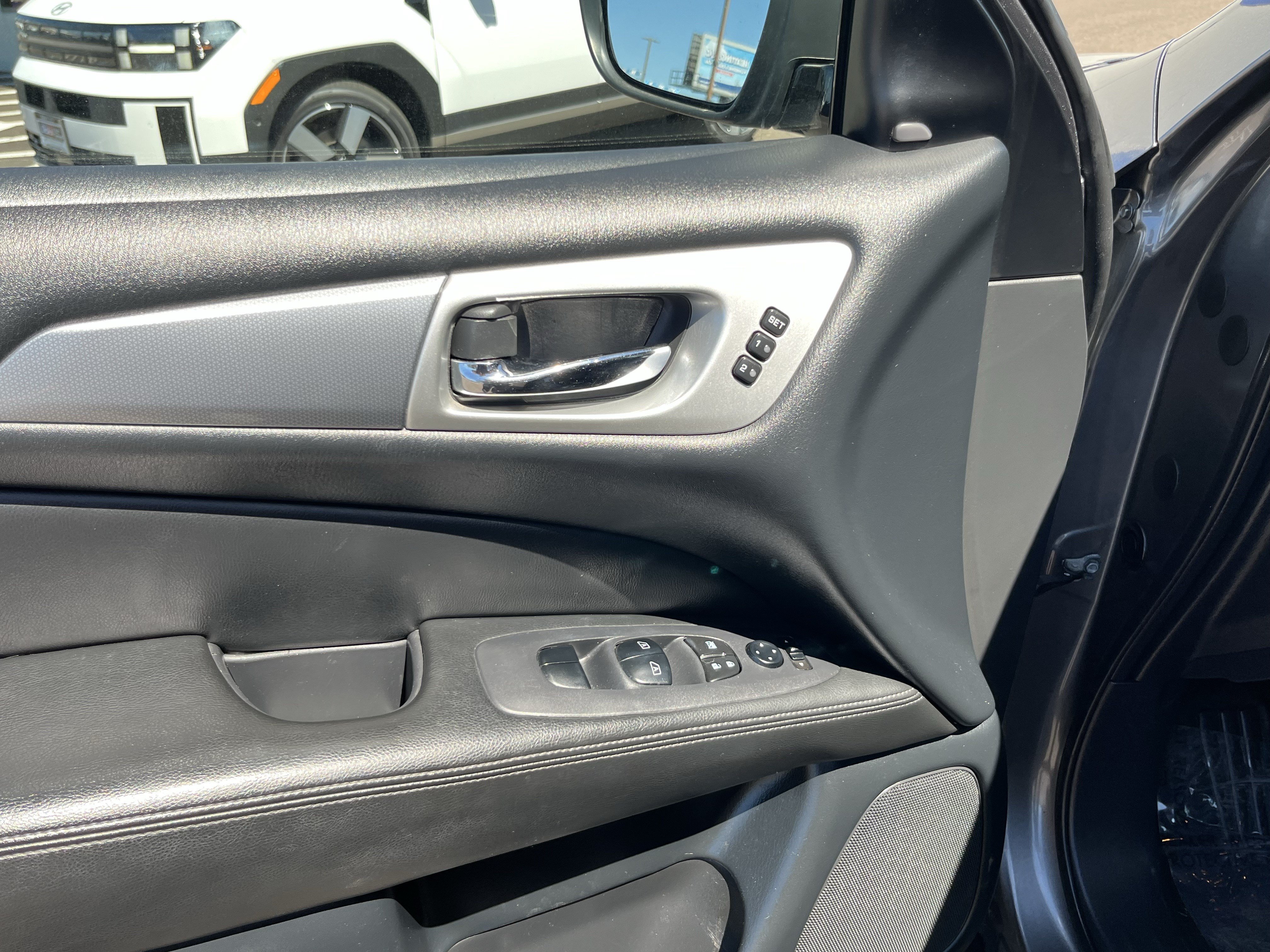 Used 2019 Nissan Pathfinder SL AWD/4WD image 15