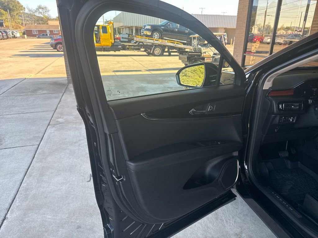 Used 2022 Lincoln Nautilus Reserve image 15