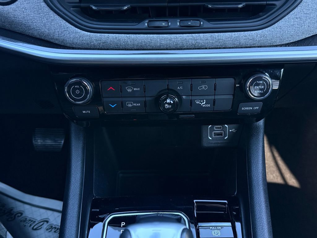 Used 2023 Jeep Compass Latitude image 26