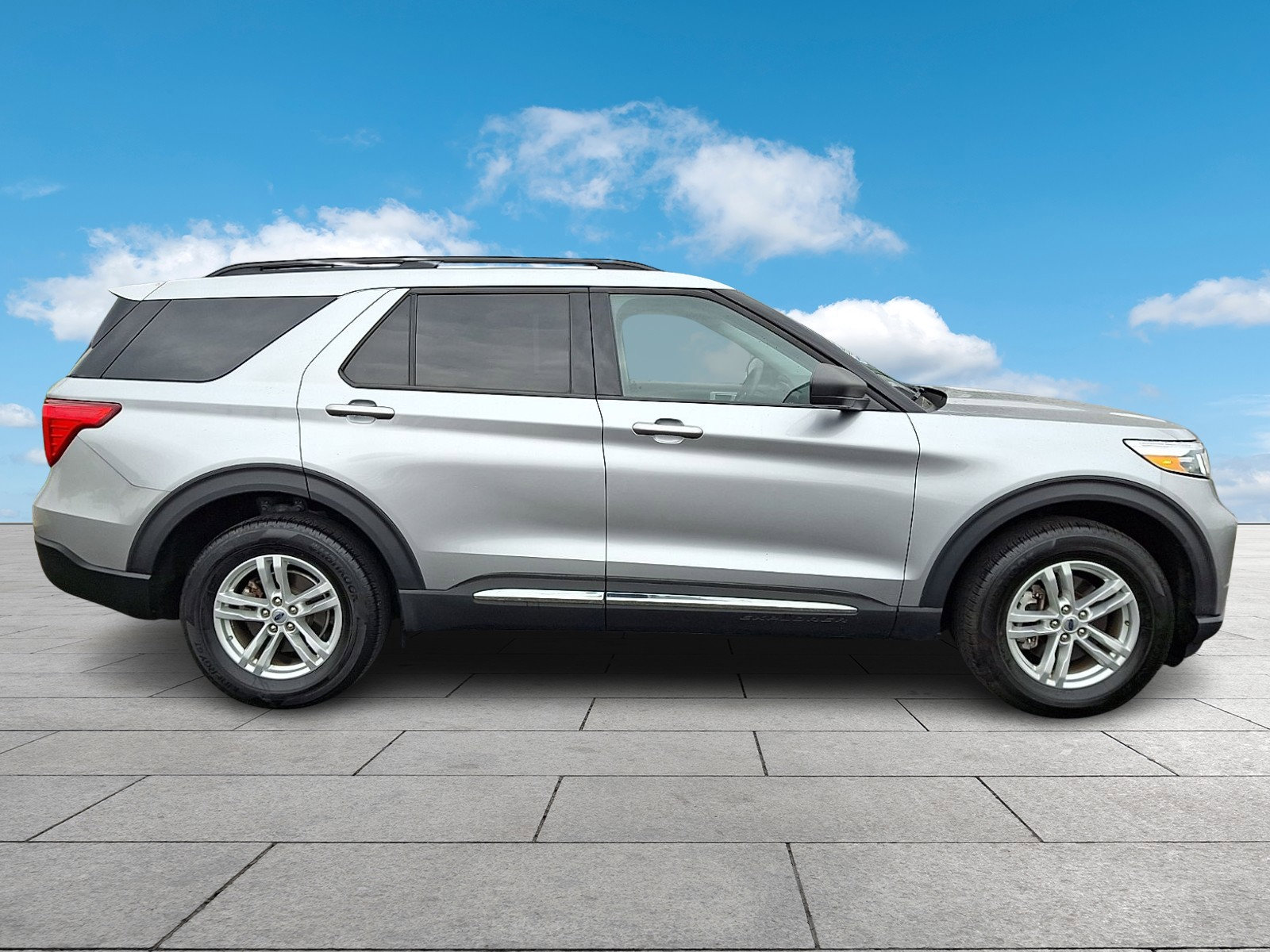 Certified 2023 Ford Explorer XLT image 7