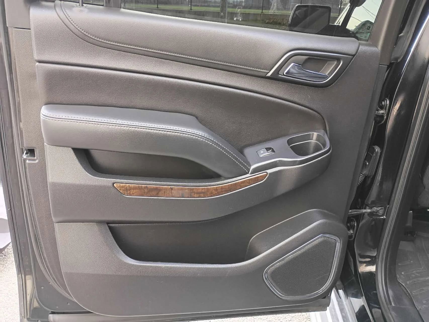 Used 2020 Chevrolet Suburban LT image 14