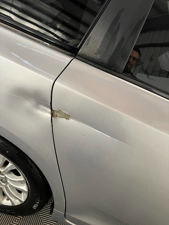 Used 2013 Toyota Sienna XLE image 15