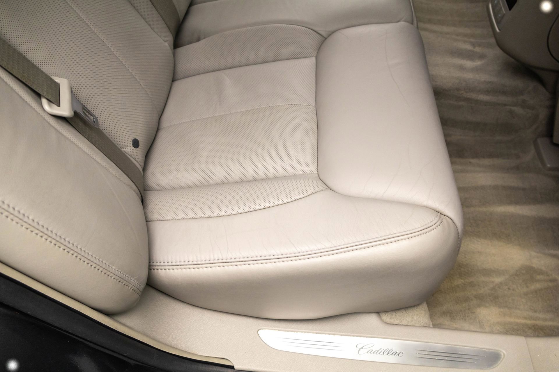 Used 2011 Cadillac DTS Luxury image 35