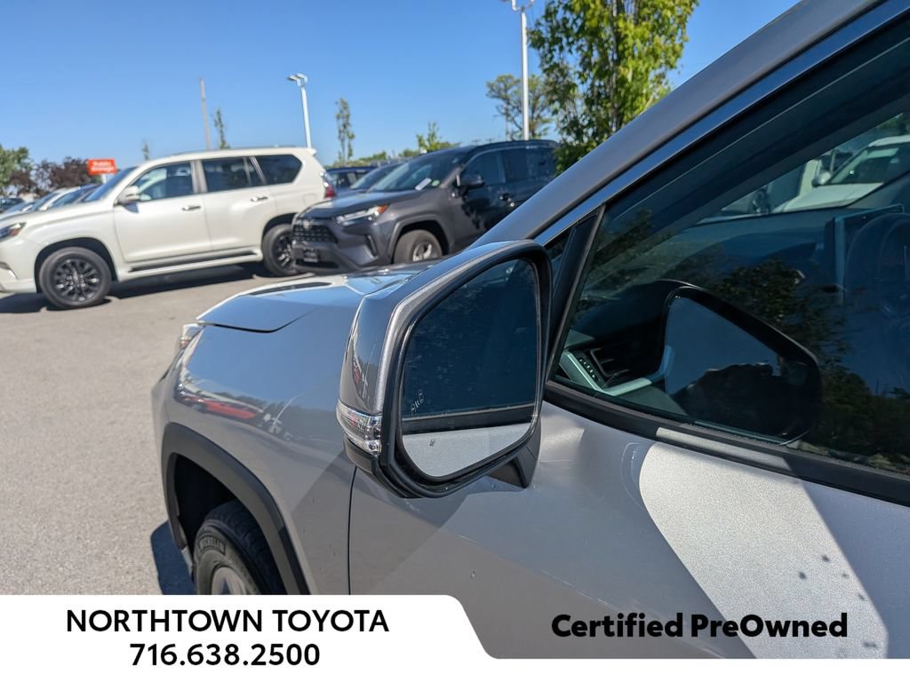 Used 2025 Toyota RAV4 XLE AWD/4WD image 37