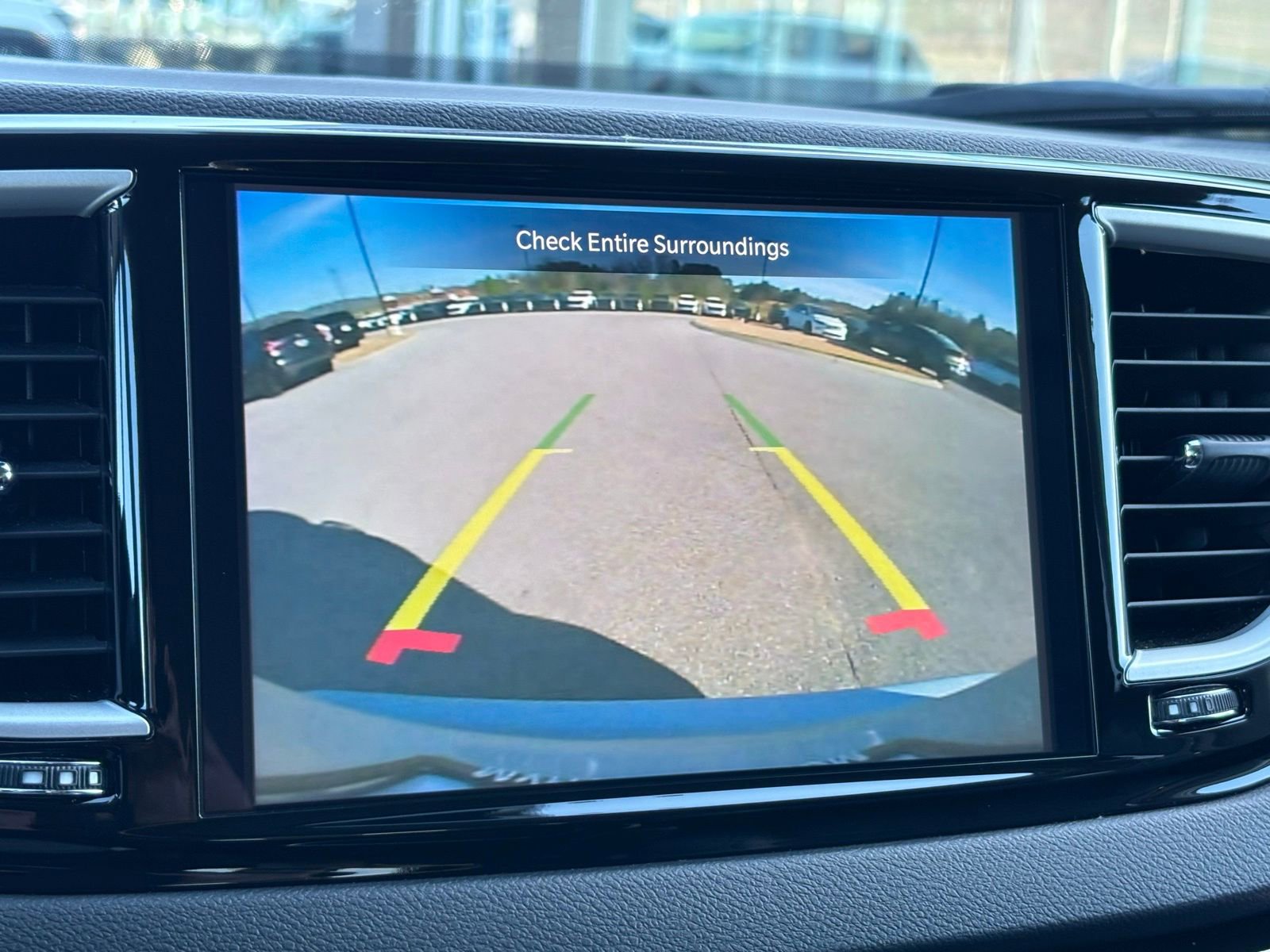 Used 2024 Chrysler Pacifica Touring-L image 19