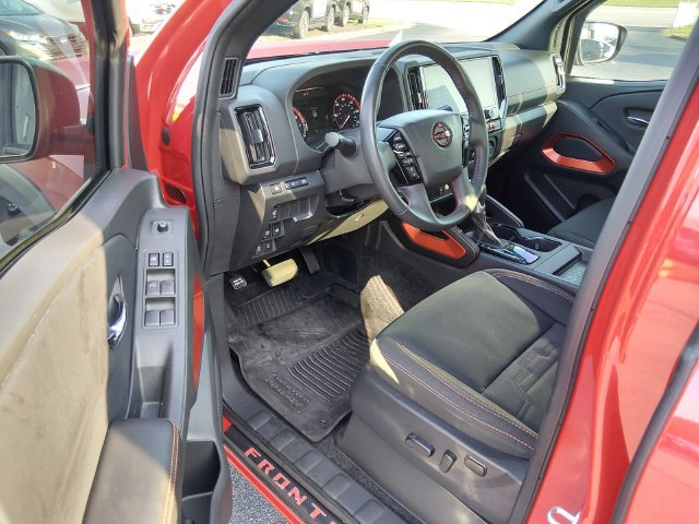 Used 2025 Nissan Frontier PRO-4X w/ Tow Package AWD/4WD image 9