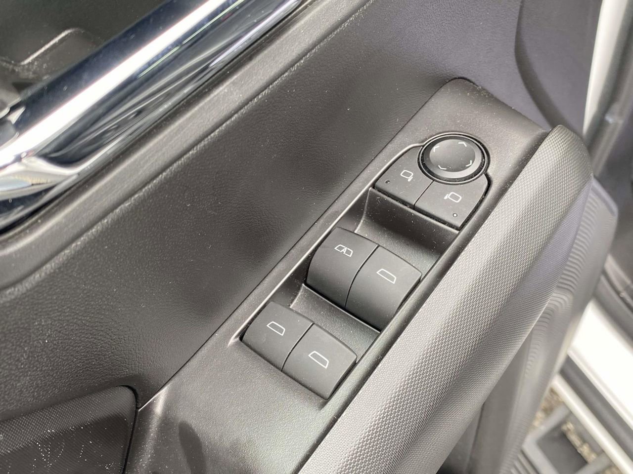 Used 2024 Chevrolet Colorado LT w/ LT Convenience Package III image 17