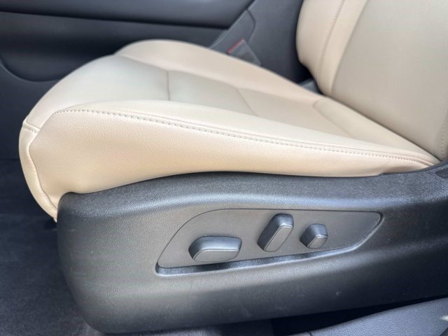 Certified 2024 Cadillac XT4 Luxury w/ Cold Weather Package FWD image 19