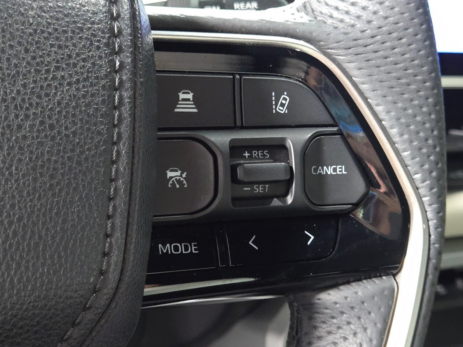 Used 2025 Toyota Sequoia Capstone AWD/4WD image 28