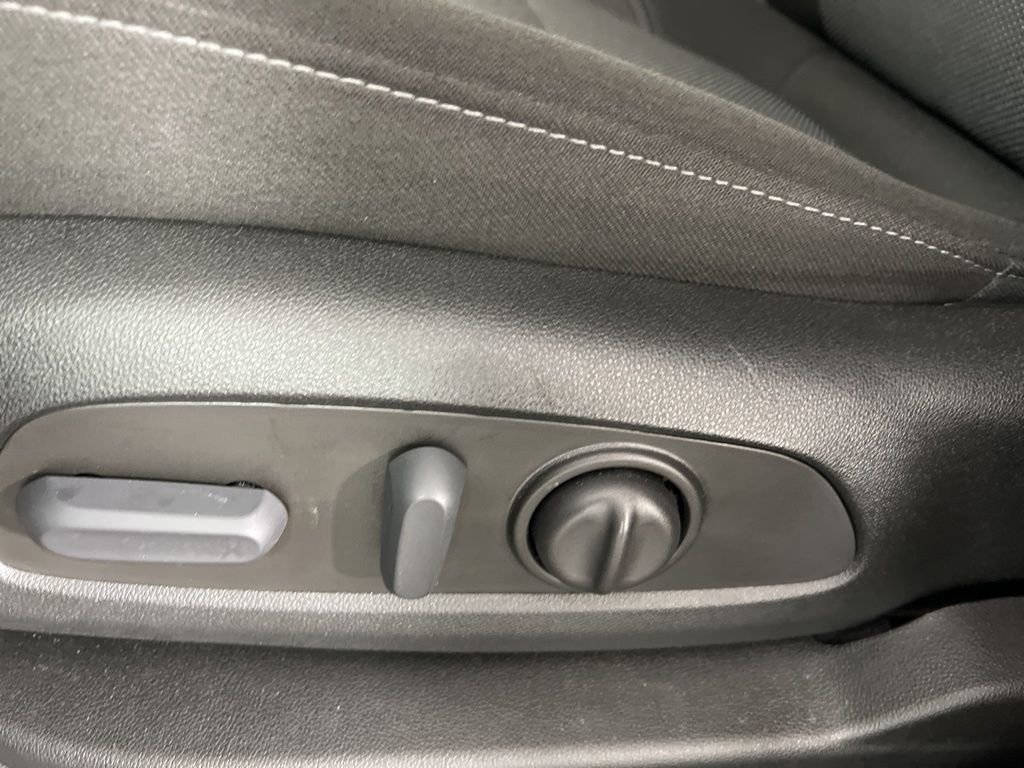 Used 2023 Chevrolet Traverse LT w/ Rear Camera Mirror Package AWD/4WD image 6