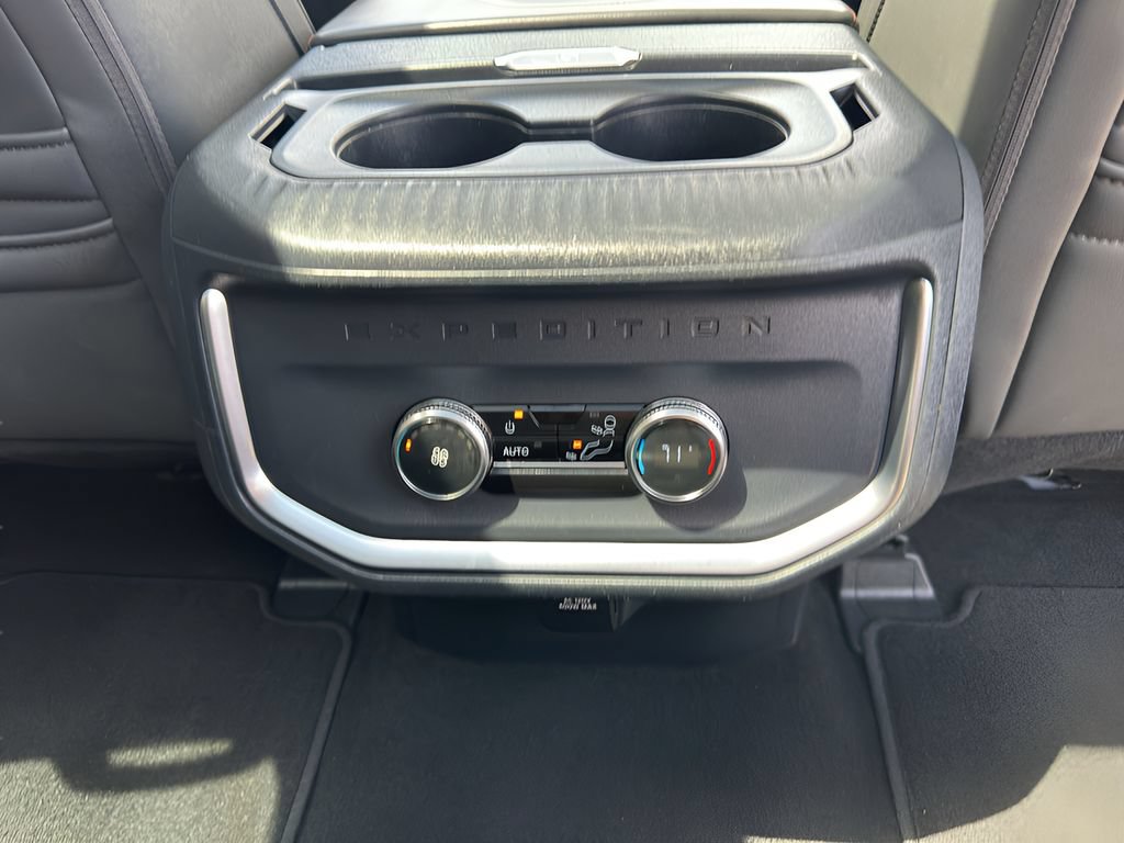 Used 2025 Ford Expedition Active AWD/4WD image 22
