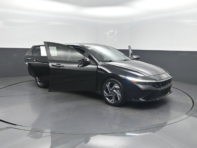 Used 2025 Hyundai Elantra Sport FWD image 32