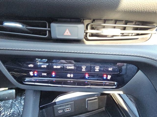 Used 2023 Buick Envision Avenir image 45