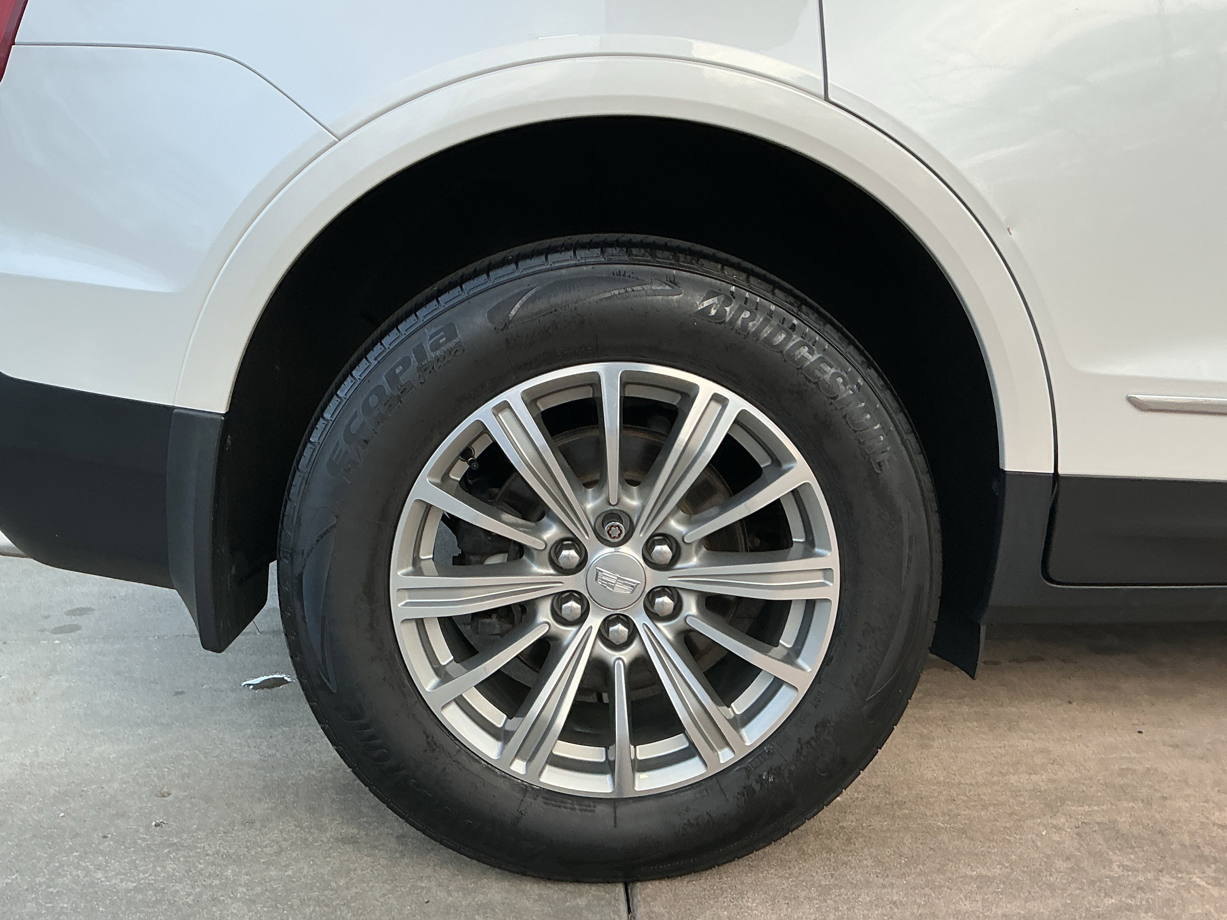 Used 2018 Cadillac XT5 Luxury w/ Driver Awareness Package image 29