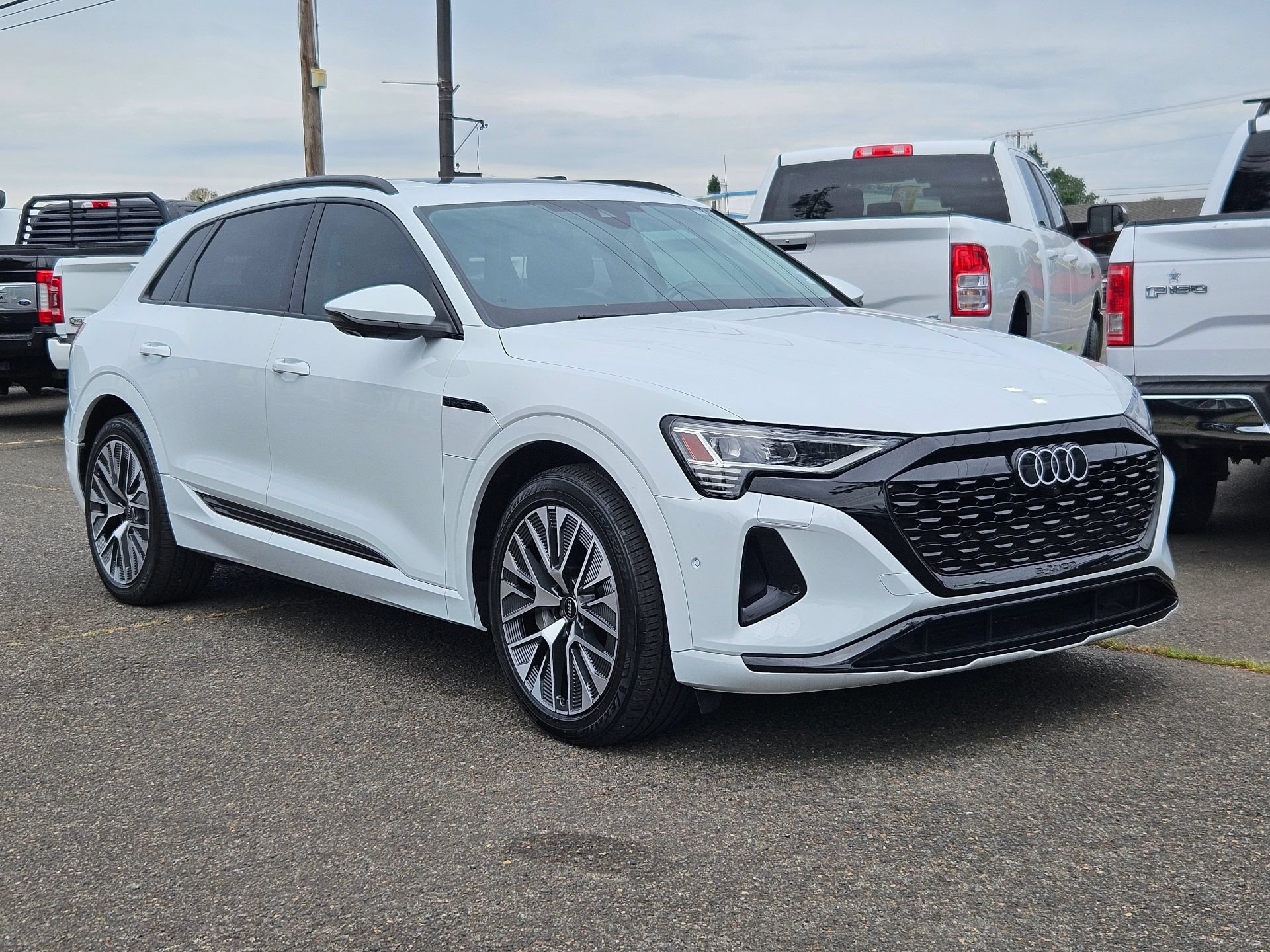 Used 2024 Audi Q8 e-tron Premium Plus w/ Premium Plus Package AWD/4WD image 7
