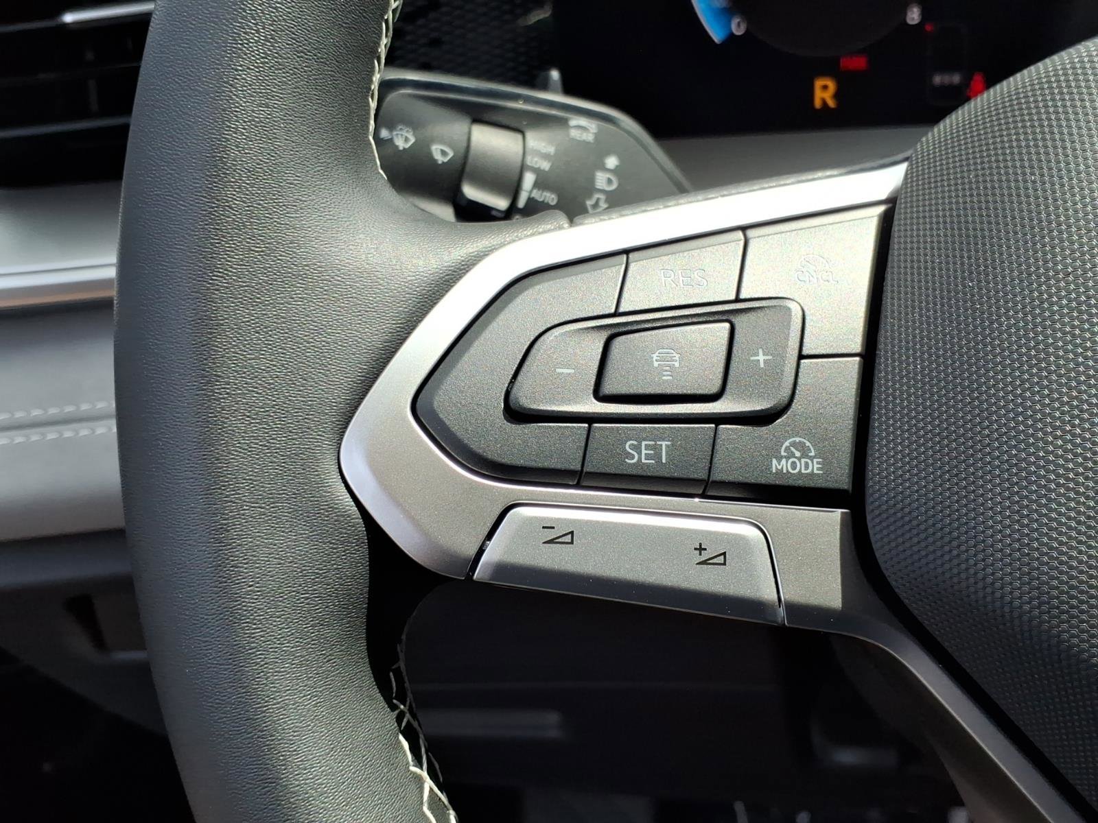 New 2026 Volkswagen Tiguan SE image 18