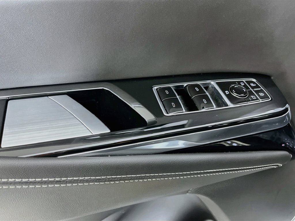 Used 2026 Cadillac Escalade V w/ LPO, ONYX Package AWD/4WD image 29