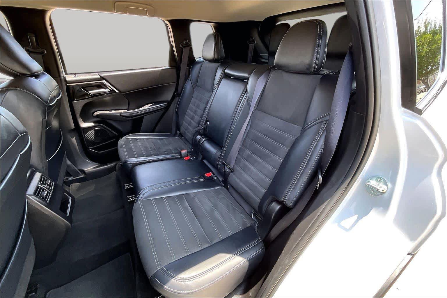 Used 2025 Mitsubishi Outlander SE AWD/4WD image 39