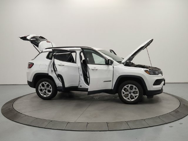Used 2025 Jeep Compass Latitude AWD/4WD image 39