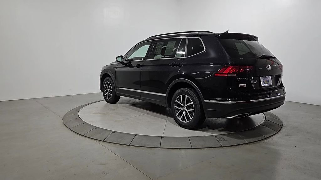 Used 2020 Volkswagen Tiguan SE w/ Panoramic Sunroof Package AWD/4WD image 3