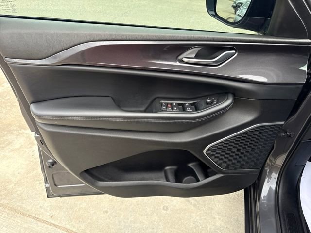 Used 2021 Jeep Grand Cherokee L Laredo image 10