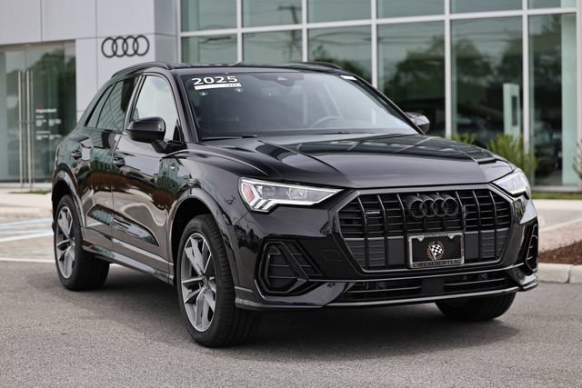 Used 2025 Audi Q3 2.0T Premium w/ Convenience Package AWD/4WD image 2