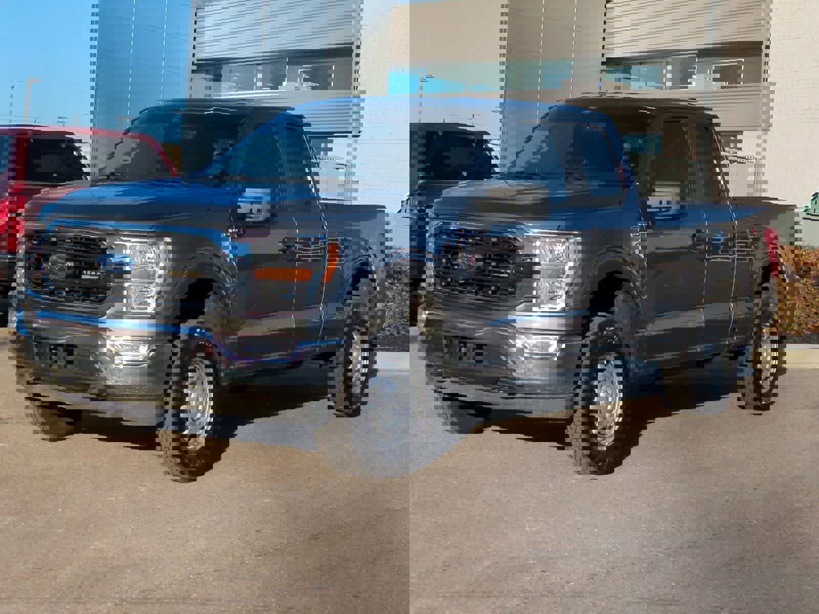 Used 2022 Ford F150 XLT w/ Trailer Tow Package image 4