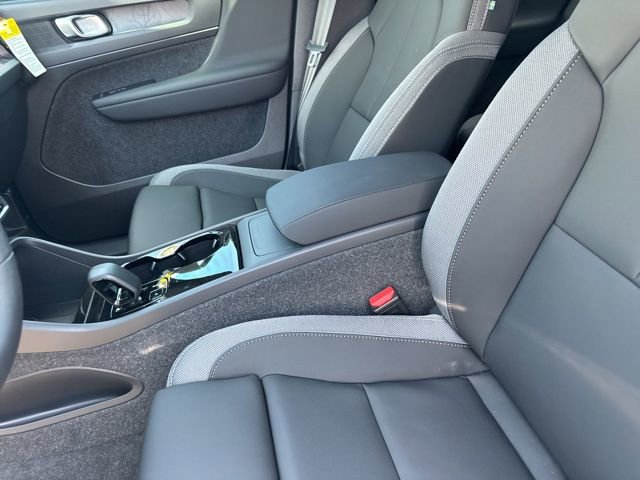 New 2025 Volvo EX40 Core w/ Climate Package AWD/4WD image 17