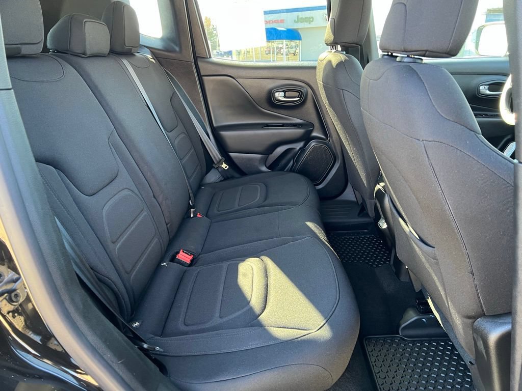 Used 2022 Jeep Renegade Latitude AWD/4WD image 14