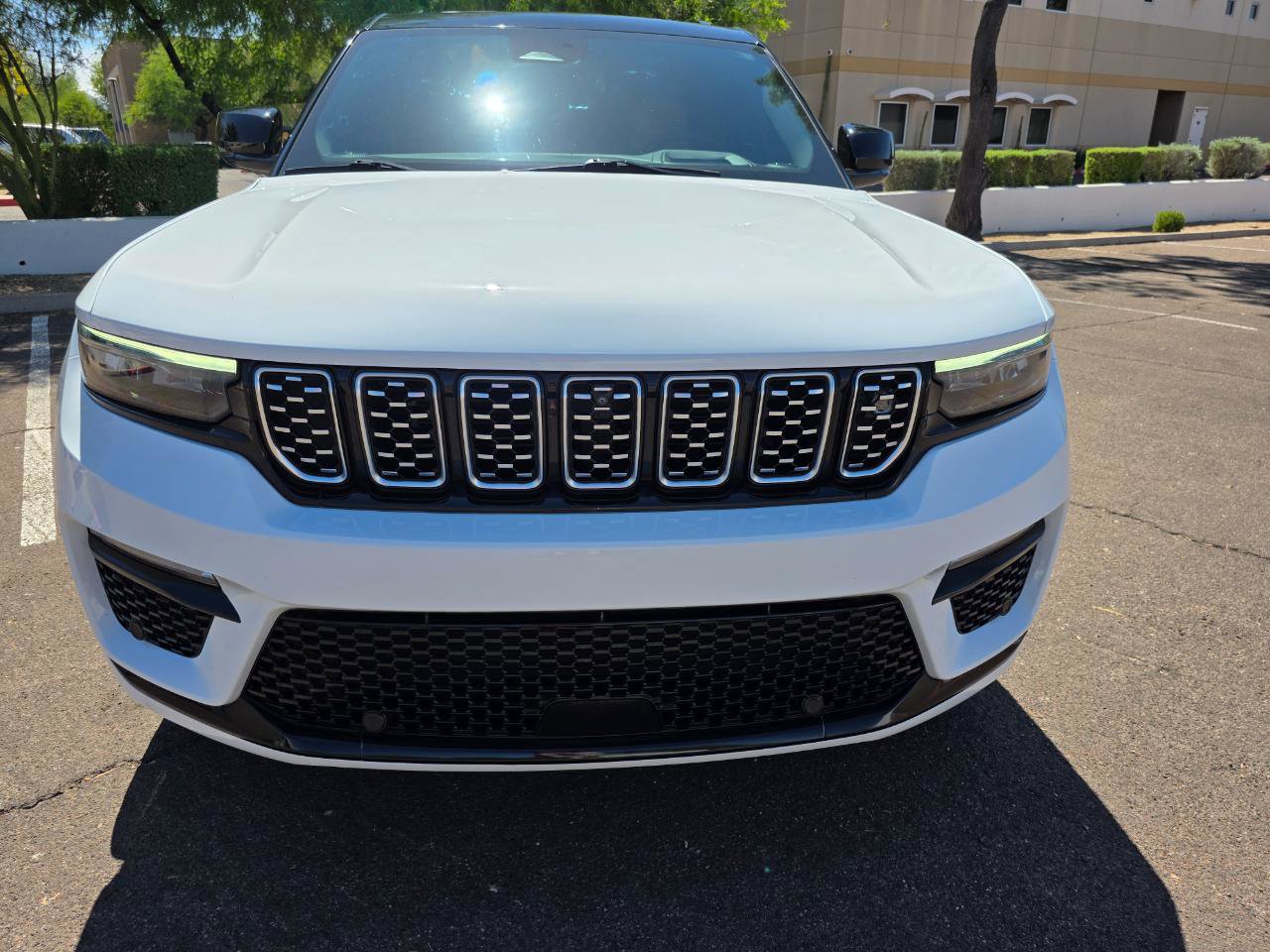 Used 2023 Jeep Grand Cherokee Summit AWD/4WD image 11