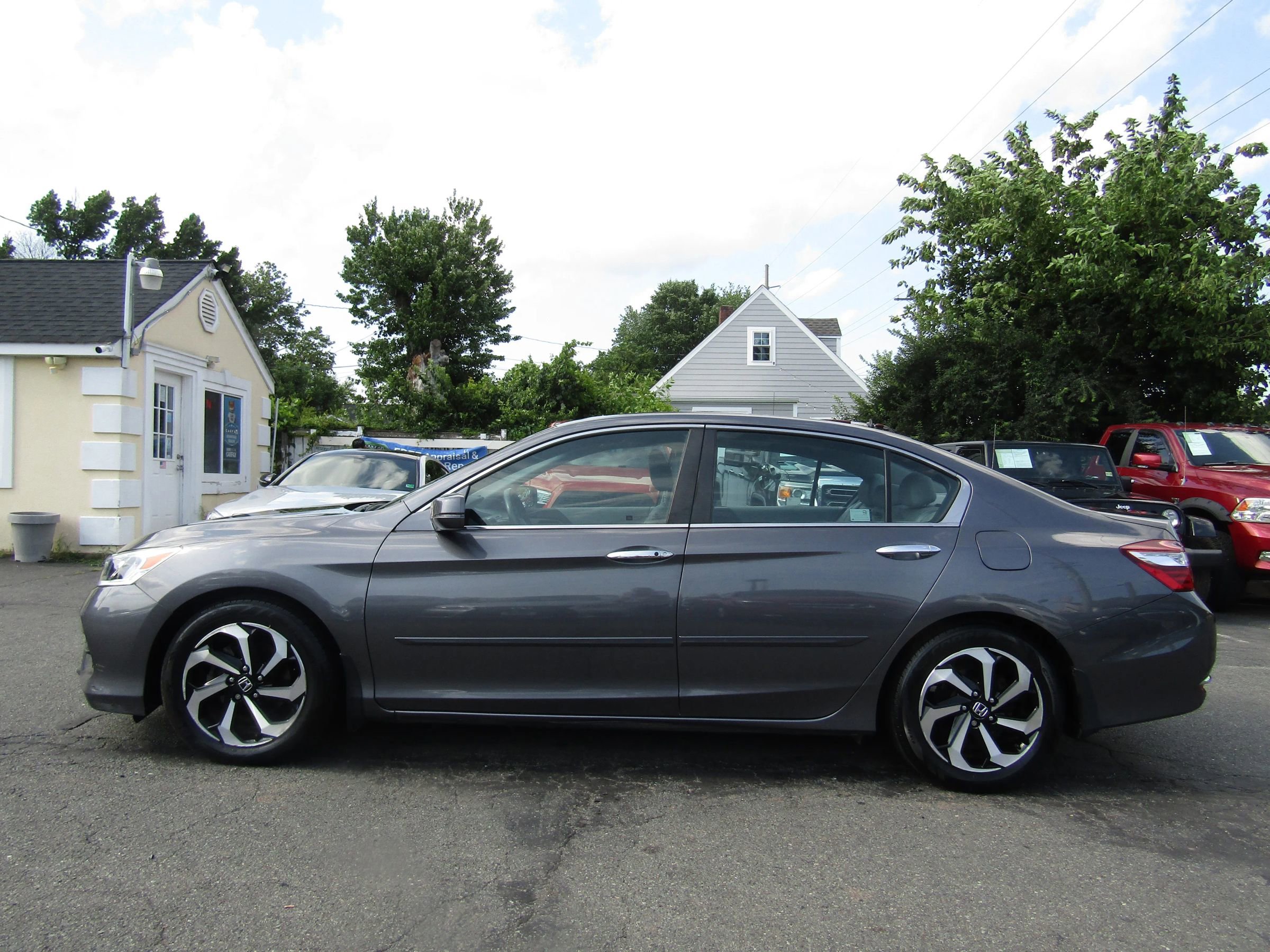 Used 2017 Honda Accord EX-L image 5