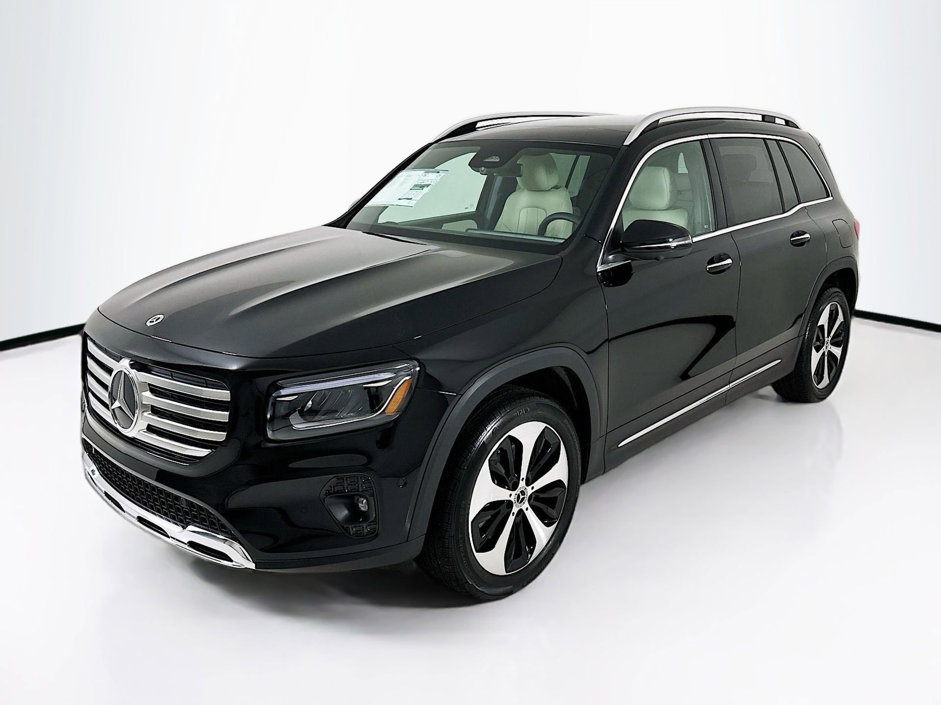 New 2026 Mercedes-Benz GLB 250 image 3