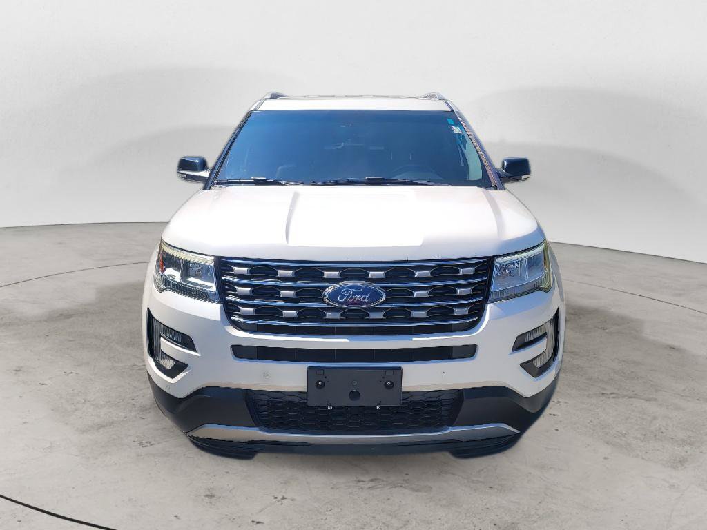 Used 2017 Ford Explorer XLT w/ Equipment Group 202A FWD image 2
