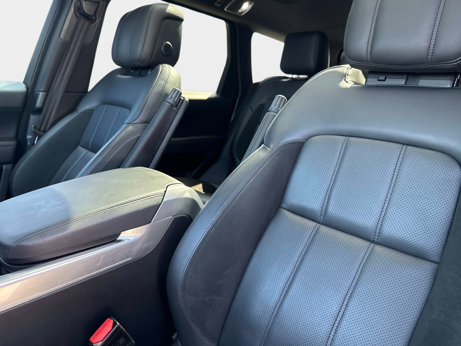 Used 2020 Land Rover Range Rover Sport HST image 23