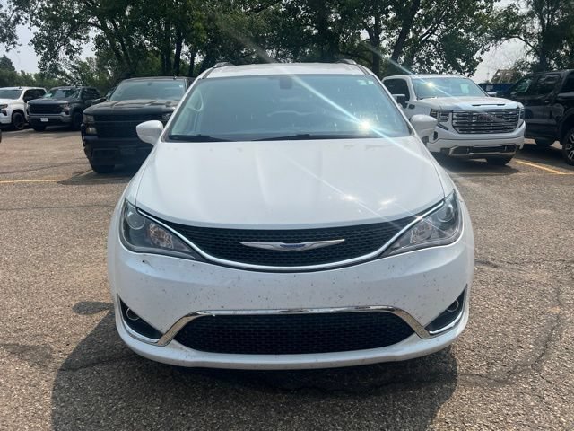 Used 2018 Chrysler Pacifica Touring-L FWD image 2