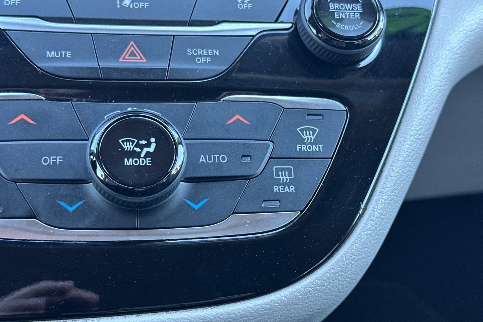 Used 2022 Chrysler Pacifica Touring-L FWD image 30