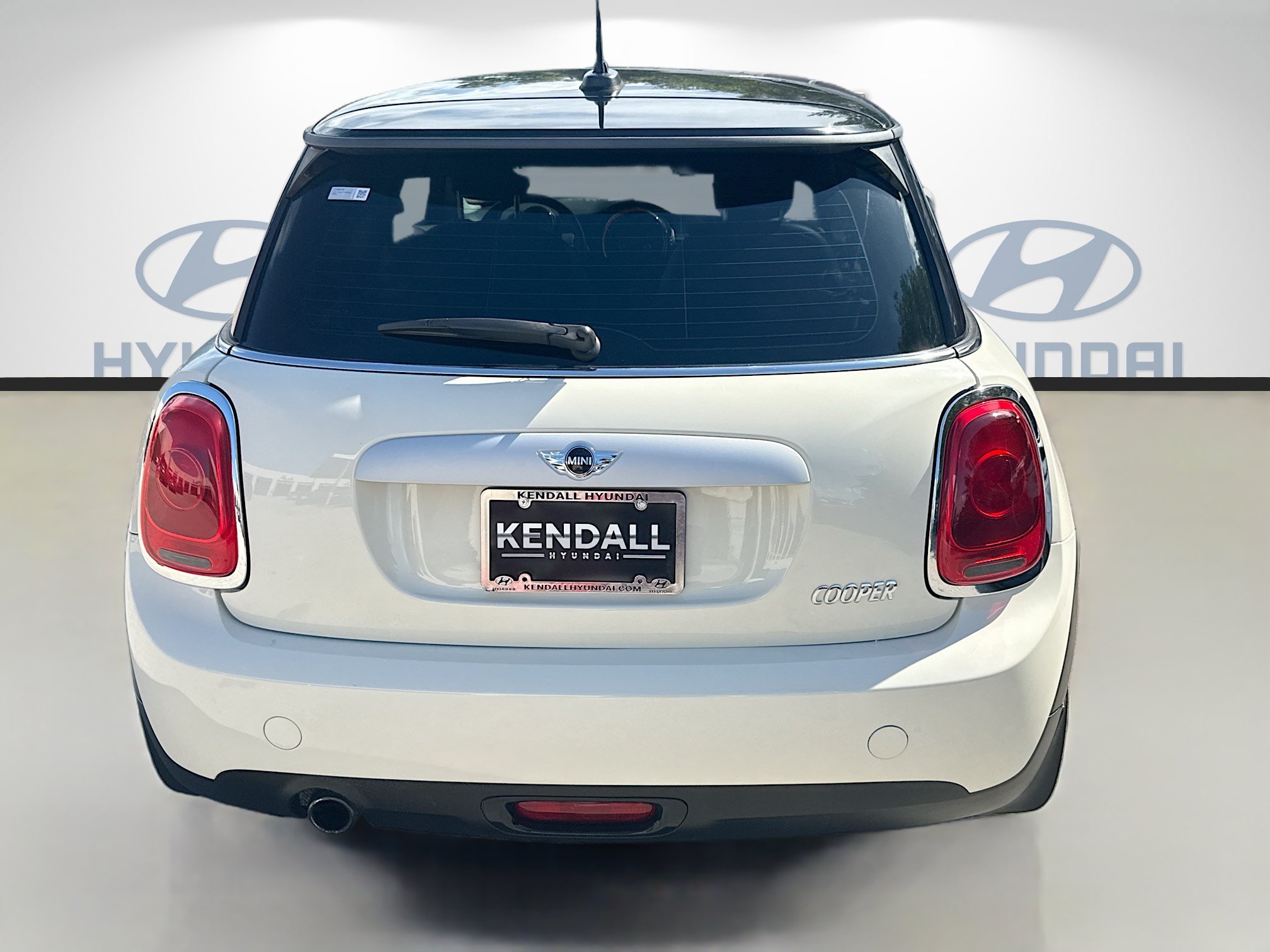 Used 2015 MINI Cooper 2-Door Hardtop FWD image 5