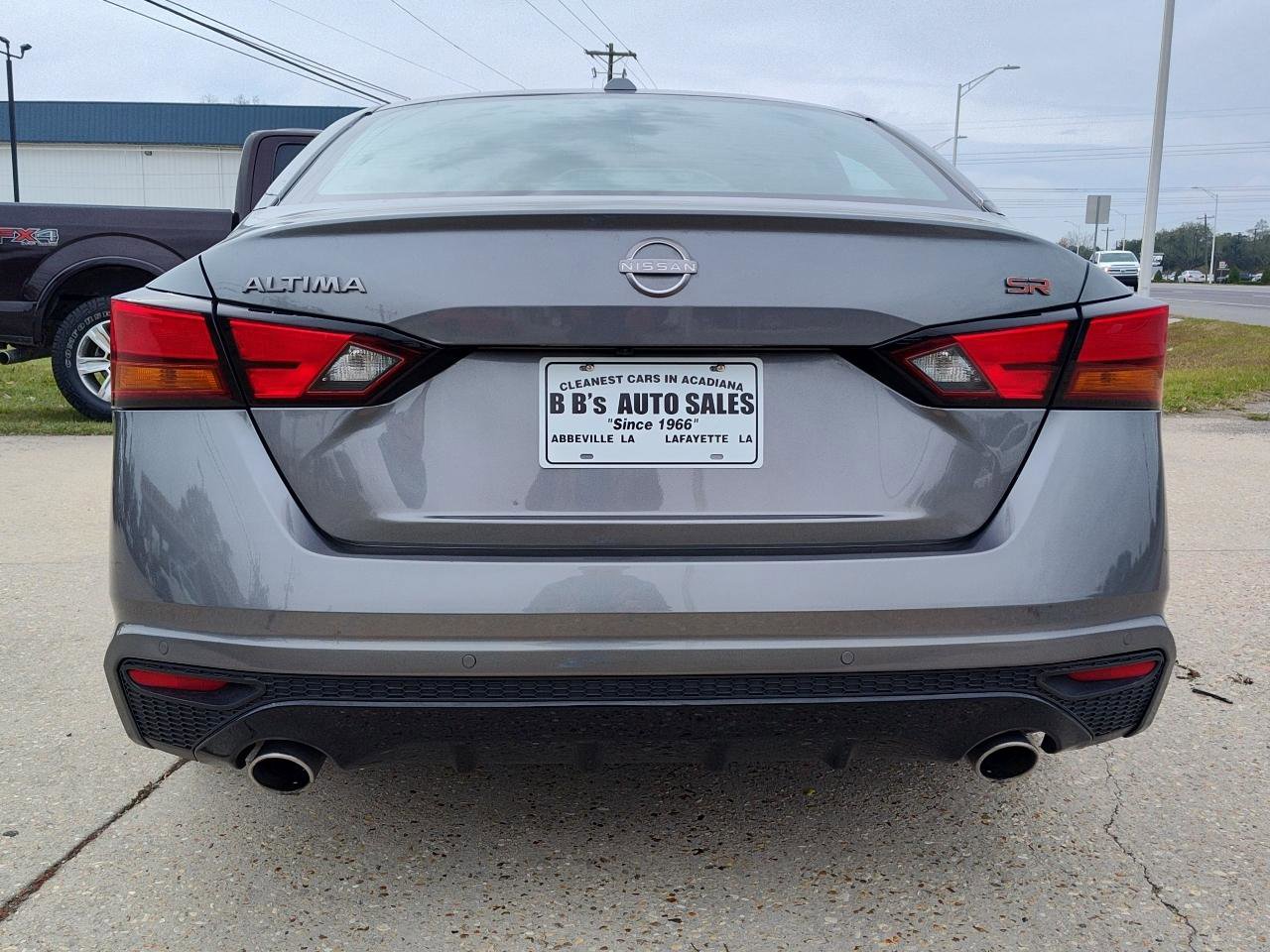 Used 2024 Nissan Altima 2.5 SR w/ SR Premium Package FWD image 5