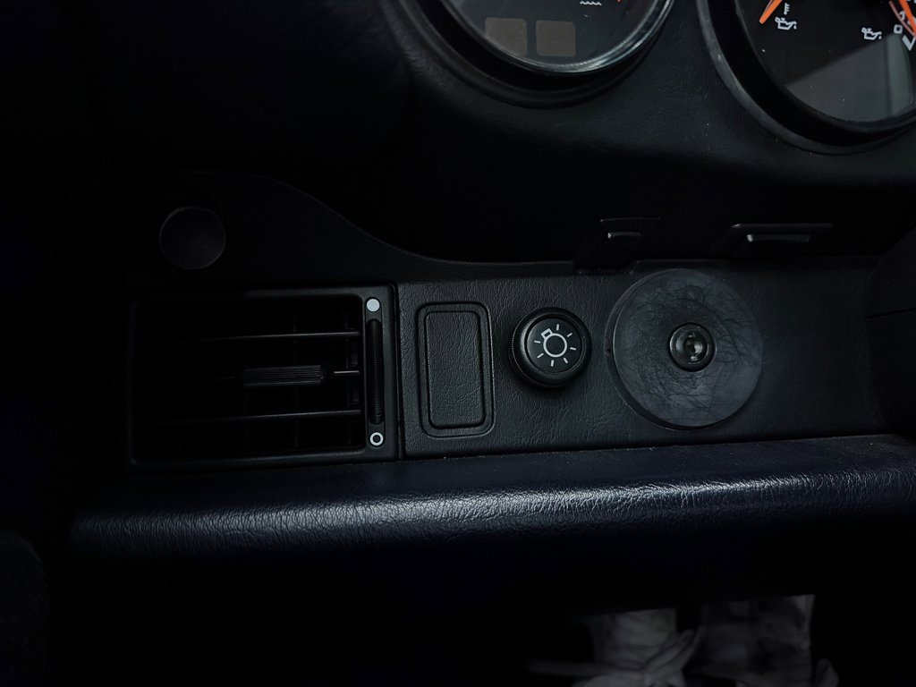 Used 1992 Porsche 911 Carrera image 25