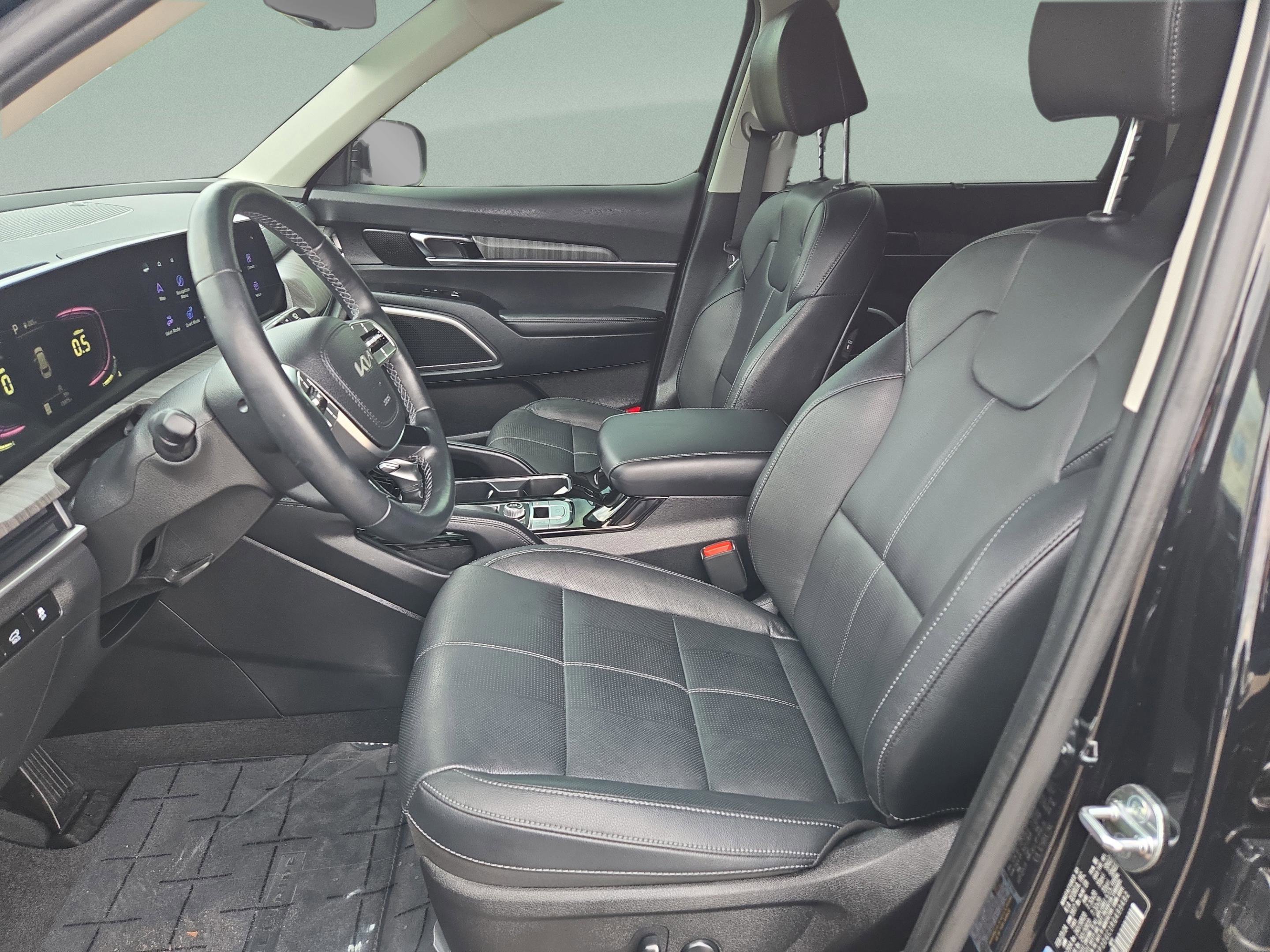 Used 2024 Kia Telluride EX w/ EX Captain's Chair Package image 19