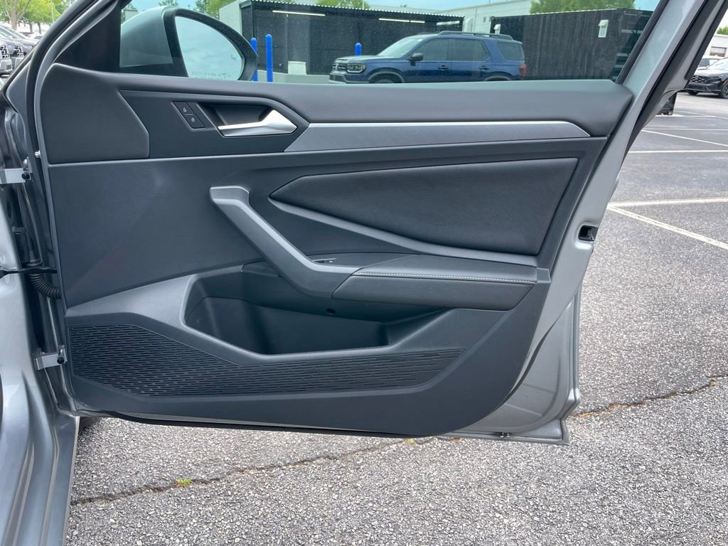 Used 2022 Volkswagen Jetta SE FWD image 29