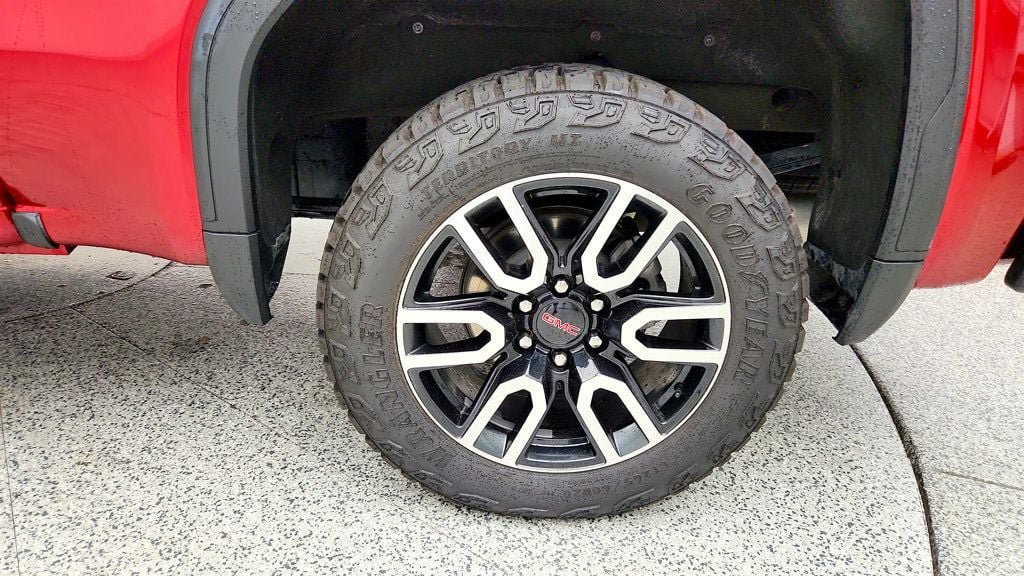 Used 2023 GMC Sierra 1500 AT4 w/ AT4 Premium Package AWD/4WD image 9